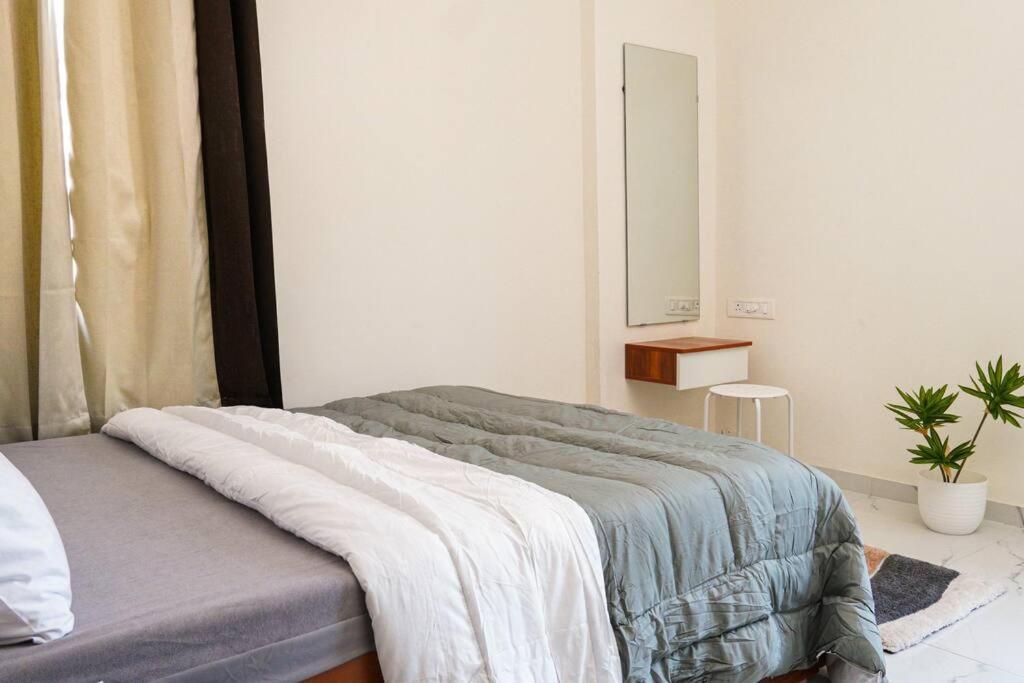 Apartment A Homely 1 Bhk In Main Kharadi - Anandkunj *